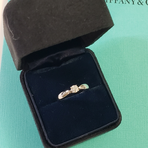 0.18 CT Tiffany & Co Diamond Harmony Ring - Picture 2 of 12